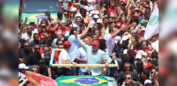 Lula em ato no Rio: deixar de votar em trabalhador para votar miliciano ...