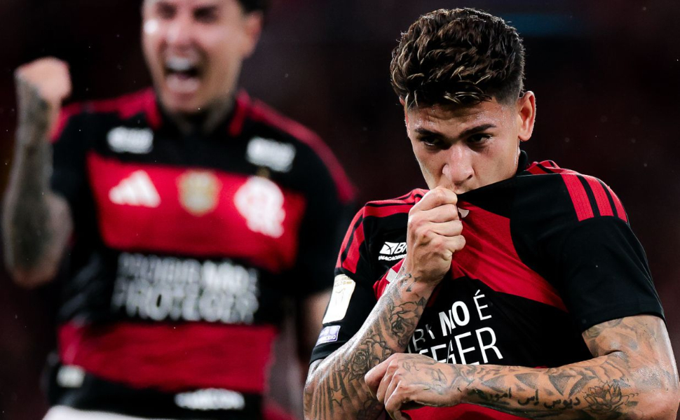 Flamengo vence Atlético-MG com pênalti nos acréscimos e mantém a ponta
