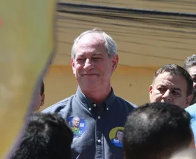 Imagem ilustrativa da imagem Ciro acompanha PDT e anuncia apoio a Lula, mas com críticas e sem citá-lo