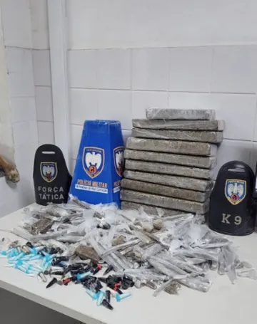 Imagem ilustrativa da imagem Cão da PM ajuda a encontrar grande quantidade de drogas em Taquara I