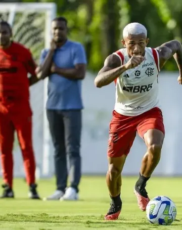 Imagem ilustrativa da imagem Wesley sofre lesão e desfalca o Fla no primeiro jogo da final do Carioca