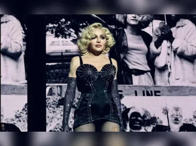 Imagem ilustrativa da imagem Fã processa Madonna por conteúdo sexual em 'Celebration Tour', diz site