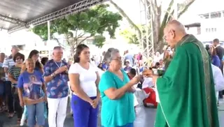Imagem ilustrativa da imagem Dom Fernando Saburido celebra missa dominical após tragédia de sexta no Recife