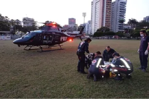 Imagem ilustrativa da imagem Helicóptero resgata menina atingida por coluna de concreto em São Lourenço da Mata