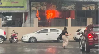 Imagem ilustrativa da imagem Incêndio em restaurante no Derby é controlado pelos bombeiros; não há vítimas