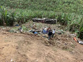 Imagem ilustrativa da imagem Acidente em ribanceira com trio elétrico deixa 3 mortos e 6 feridos em Pernambuco