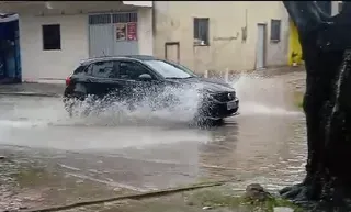 Imagem ilustrativa da imagem Grande Recife sofre com alagamentos, deslizamento e paralisação do metrô