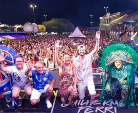 Imagem ilustrativa da imagem Em Triunfo, Raquel Lyra prestigia os Caretas e encerra a terça de Carnaval