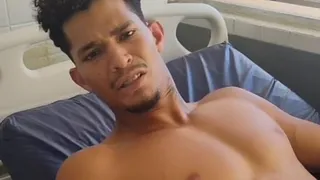 Imagem ilustrativa da imagem Ambulante baleado por delegado em Noronha passa por segunda cirurgia na perna
