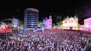 Imagem ilustrativa da imagem Com clima de “até logo”, Marco Zero se despede de mais um Carnaval histórico