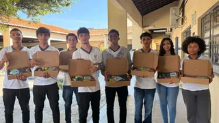 Imagem ilustrativa da imagem Governo de Pernambuco anuncia avanço nas entregas de kits e fardamento escolar
