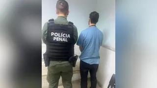 Imagem ilustrativa da imagem Professor é preso suspeito de repassar cartas de detentos a familiares no ES