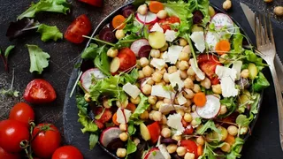 Imagem ilustrativa da imagem Salada e sobremesa: aprenda a fazer receitas econômicas para a Páscoa