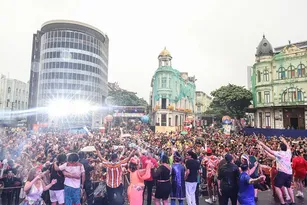 Imagem ilustrativa da imagem Clássicos e tradição encerram o Carnaval no Marco Zero na noite desta terça-feira