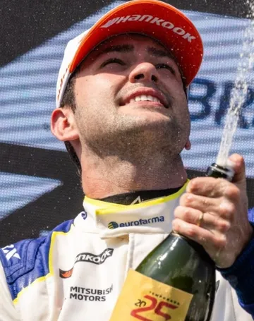 Imagem ilustrativa da imagem Felipe Fraga vence a primeira na nova era da Stock Car