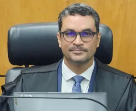 Imagem ilustrativa da imagem Advogado toma posse como juiz titular do TRE-ES