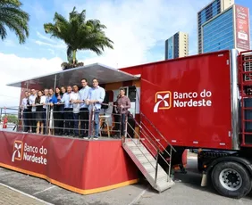 Imagem ilustrativa da imagem Carreta BNB chega ao Alto do Moura, em Caruaru, nesta segunda-feira (23)