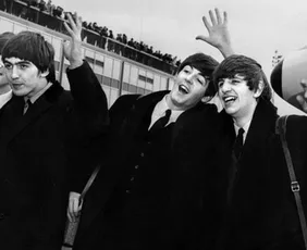 Imagem ilustrativa da imagem Filhos de três integrantes dos Beatles se reúnem e tocam juntos em uma nova música