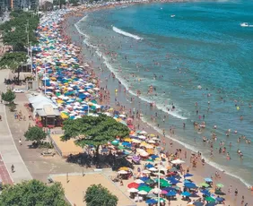 Imagem ilustrativa da imagem Guarapari estuda regras para ônibus de turismo que chegam a cidade