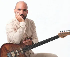 Imagem ilustrativa da imagem Músico popular capixaba aposta em releituras de clássicos