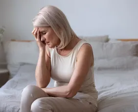 Imagem ilustrativa da imagem O que a menopausa tem a ver com ronco e noites mal dormidas das mulheres?