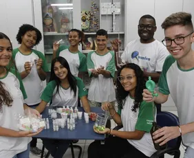 Imagem ilustrativa da imagem Uniformes da Rede Pública Estadual serão modernizados