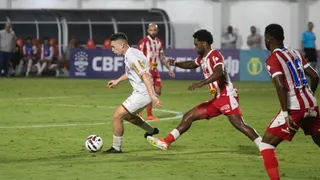 Imagem ilustrativa da imagem Náutico vence Tombense por 2x0 fora de casa e entra pela primeira vez no G8
