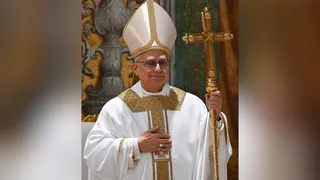Imagem ilustrativa da imagem Vaticano divulga brasão, assinatura e foto oficial do papa Leão 14; veja como é