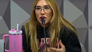 Imagem ilustrativa da imagem Virgínia Fonseca usa moletom com o rosto da filha e copo de sua marca em depoimento