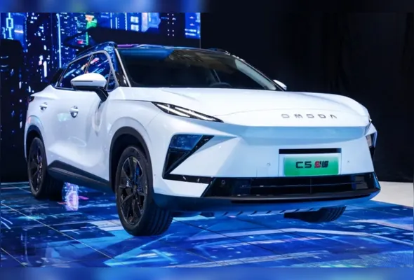 Modelo 5 começa elétrico no mercado brasileiro, mas a versão híbrida HEV já está encomendada pela marca