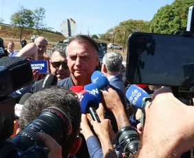 Imagem ilustrativa da imagem Agentes da PF usaram câmeras corporais para filmar buscas na casa de Bolsonaro