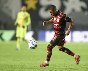 Imagem ilustrativa da imagem Chefe médico do Flamengo expõe De la Cruz em grupo