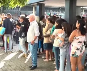 Imagem ilustrativa da imagem Falhas no sistema e superlotação geram filas no CadÚnico do Recife