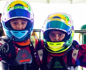 Imagem ilustrativa da imagem Irmãos capixabas estreiam em provas nacionais na Copa Brasil de Kart