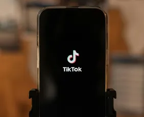 Imagem ilustrativa da imagem TikTok vai avisar pais quando adolescentes postarem na plataforma