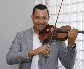 Imagem ilustrativa da imagem Violinista do Espírito Santo em intercâmbio na Alemanha