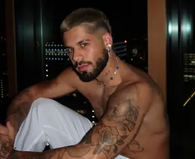 Imagem ilustrativa da imagem Zé Felipe diz ter deslocado o ombro ao brincar após show