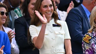 Imagem ilustrativa da imagem Kate Middleton é aplaudida de pé ao comparecer a jogo de tênis e se surpreende