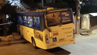 Imagem ilustrativa da imagem Ônibus atinge casa após motorista perder o controle no Sul do ES