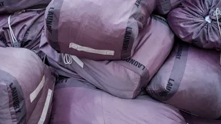Imagem ilustrativa da imagem Prisioneiro foge da cadeia escondido em bolsa de roupas sujas de outro detento