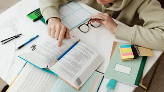 Imagem ilustrativa da imagem Vagas para fazer supletivo e começar a estudar este mês