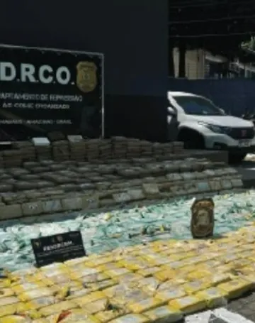 Imagem ilustrativa da imagem Como a polícia descobriu carga de drogas avaliada em R$ 50 milhões no Rio Solimões