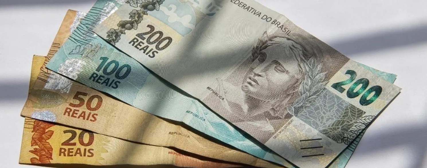 Imagem ilustrativa da imagem Governo começa a transferir empréstimos antigos para app do consignado