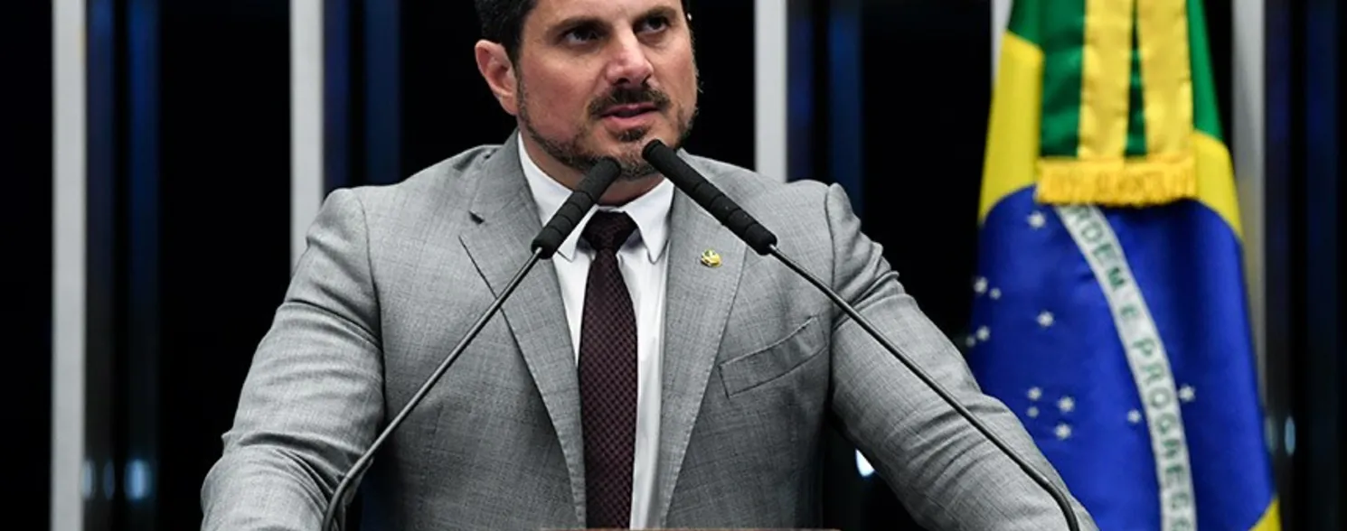 Imagem ilustrativa da imagem Marcos do Val faz live com ataques a Moraes e descumpre veto do STF