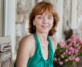 Imagem ilustrativa da imagem “A Maldição das Sete Noivas": Nora Roberts lança trilogia com mistérios