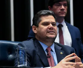Imagem ilustrativa da imagem Alcolumbre manda PEC da Blindagem para Comissão de Justiça do Senado