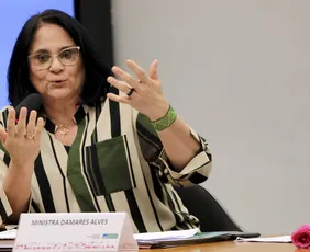 Imagem ilustrativa da imagem Alepe vai conceder título de cidadã pernambucana à senadora Damares Alves