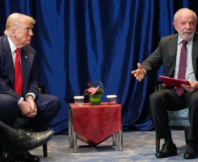 Imagem ilustrativa da imagem Aliados de Bolsonaro focam elogio de Trump e base de Lula exaltam soberania