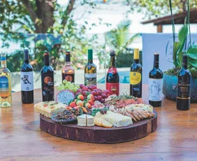 Imagem ilustrativa da imagem Anchieta: encontro de vinhos, música e gastronomia em Iriri