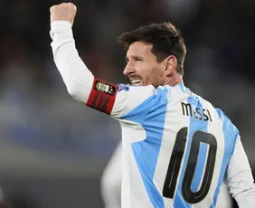 Imagem ilustrativa da imagem Após gols e festa, Messi volta a colocar em dúvida sua participação na Copa